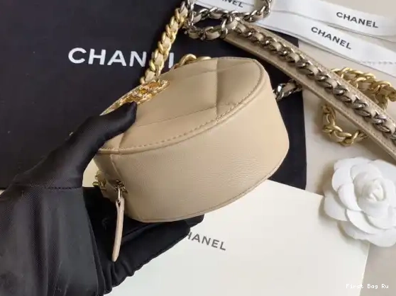 Firstbag Ru 19 WITH CHAIN CHANELUTCH CHANEL 0517